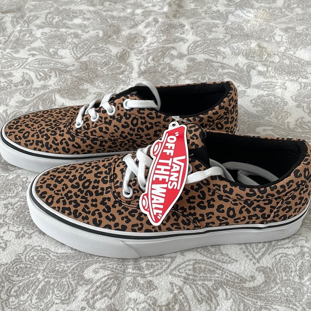 NWOT Vans Leopard Authentic Shoe Size 7